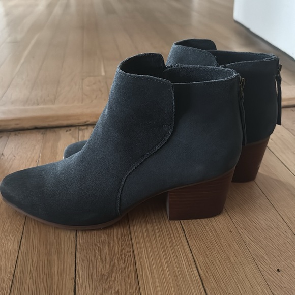 Navy suede Sole Society ankle boots. Barely worn. - Picture 4 of 4